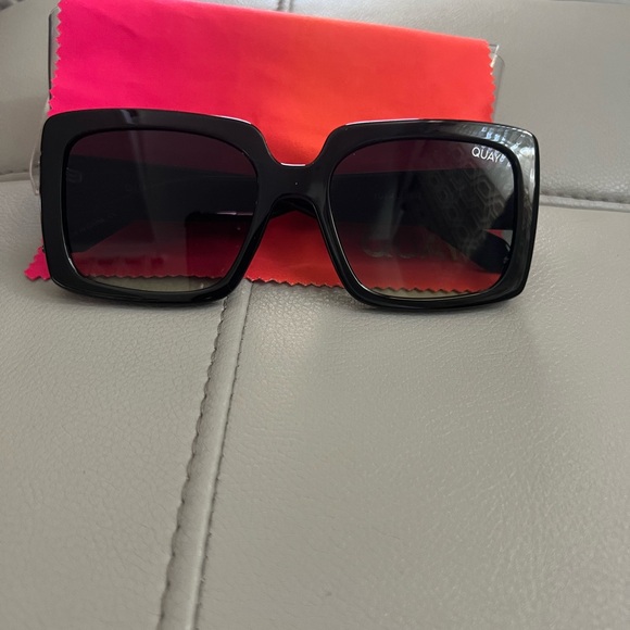 Quay Australia Bold Black Oversized Sunglasses - Picture 1 of 7